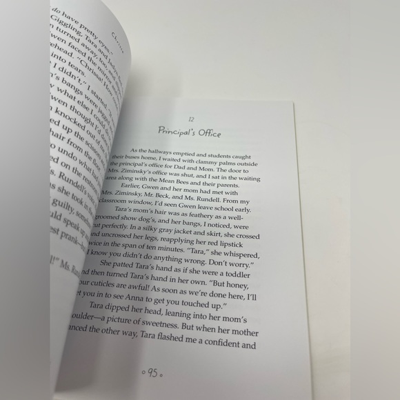 3/$15 AMERICAN GIRL: Chrissa. Book 1 - Picture 4 of 4